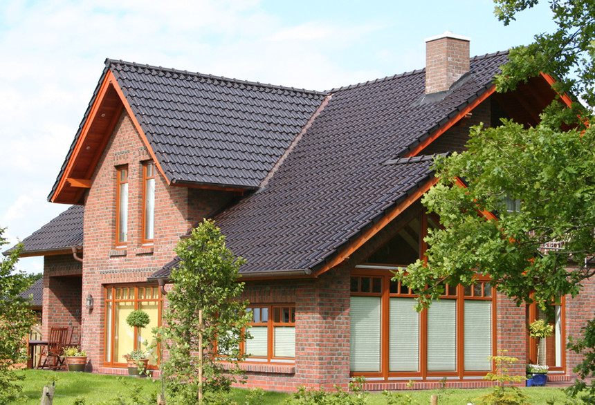 Частный дом из кирпича Wasserstrich обожжённого с оттенком