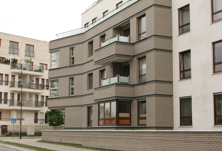 Жилое здание в г. Варшава из кирпича Faro серого с оттенком